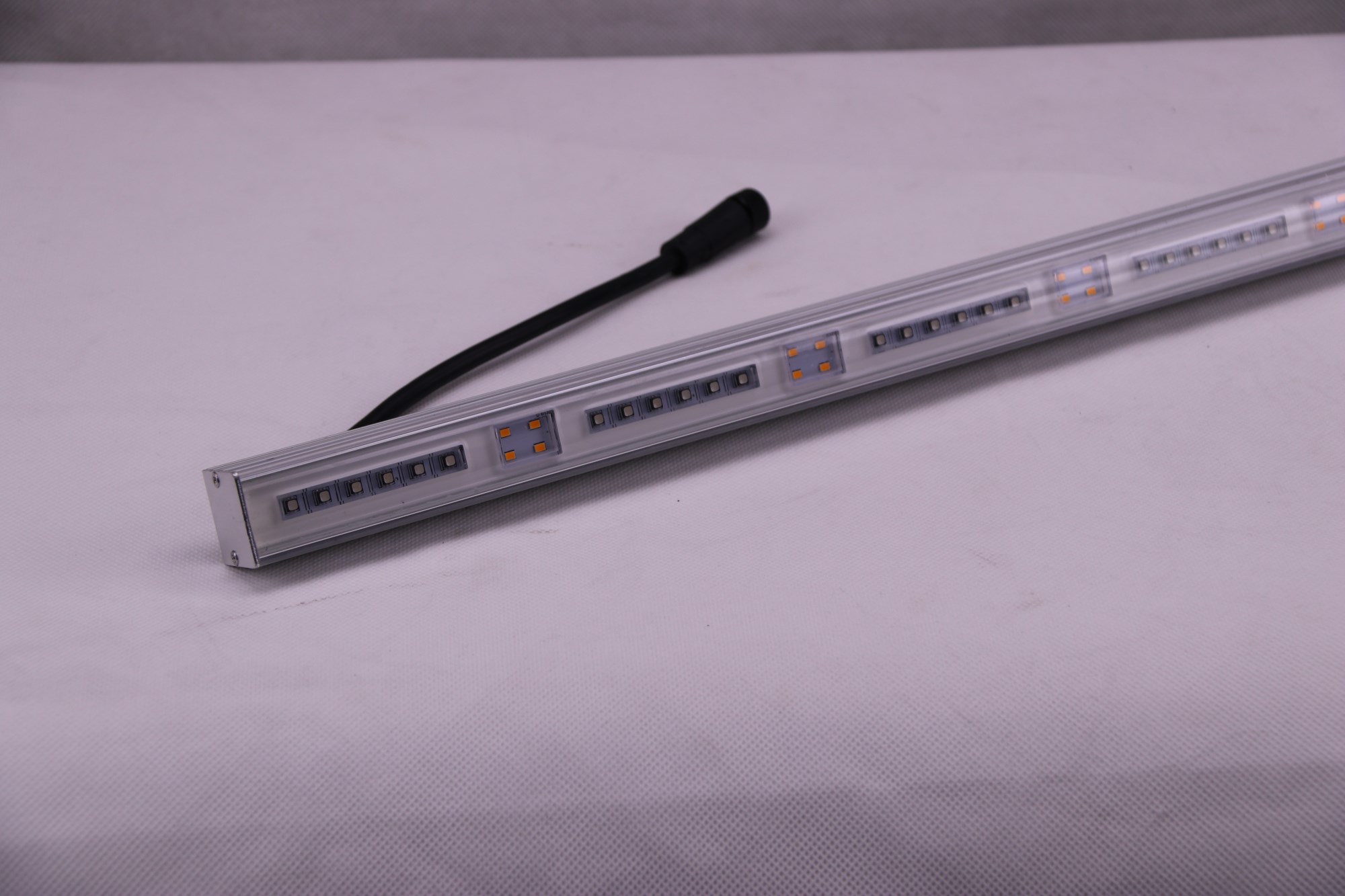 吉豐光電為你講解LED線型燈的色容差是什么？